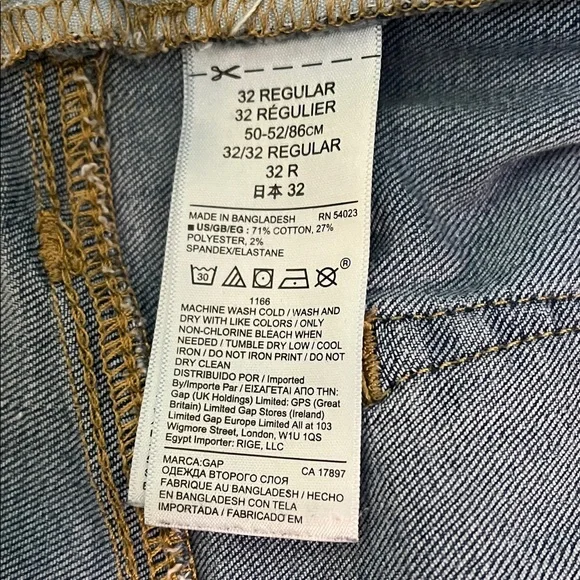 GAP High-Rise Button-Fly Jeans in Medium Blue Wash - Picture 3 of 8